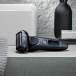 ARC5 Electric Razor for Men with Pop-Up Trimmer, Wet Dry 5-Blade Electric Shaver with Intelligent Shave Sensor and 16D Flexible Pivoting Head - ES-LV67-K (Black)